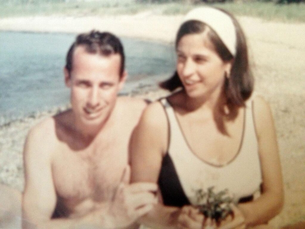 Robert Benvin: Lovebirds